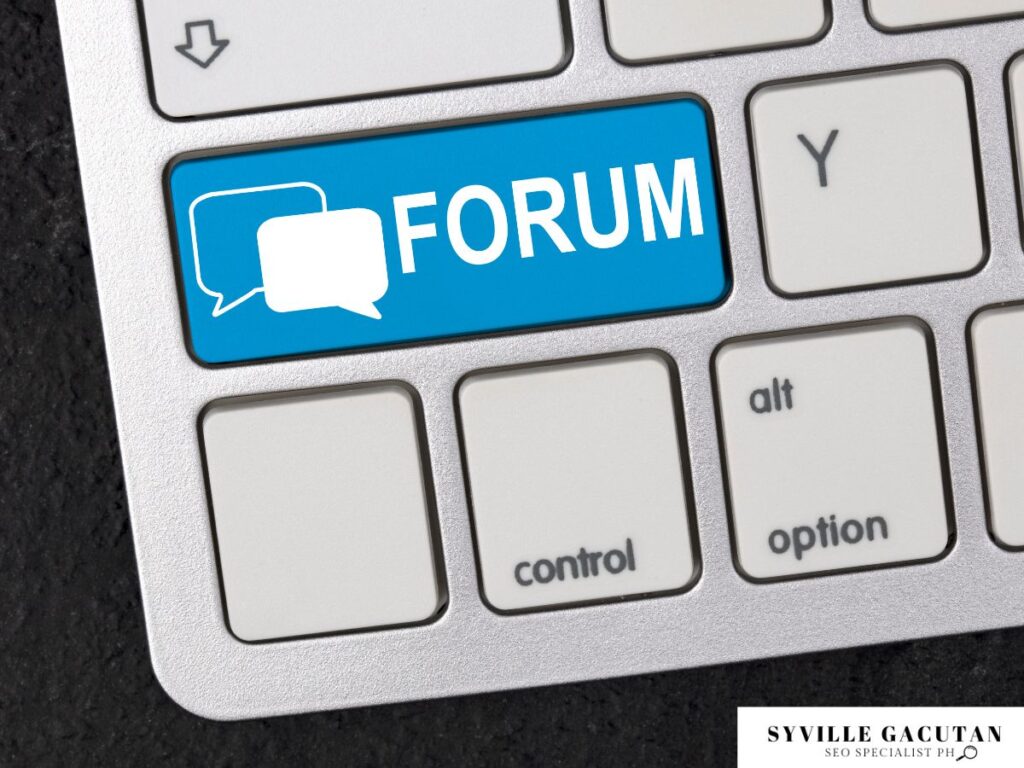 Blue keyboard key labeled as "FORUM" with a chat icon.