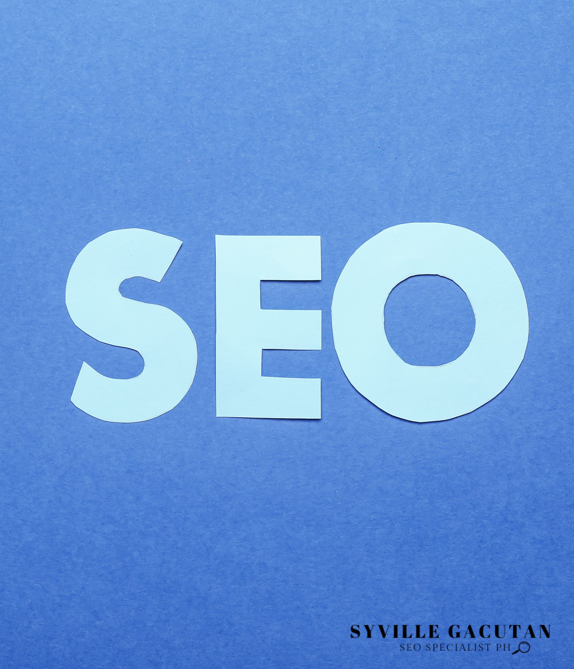 SEO text in large blue letters on a blue background.