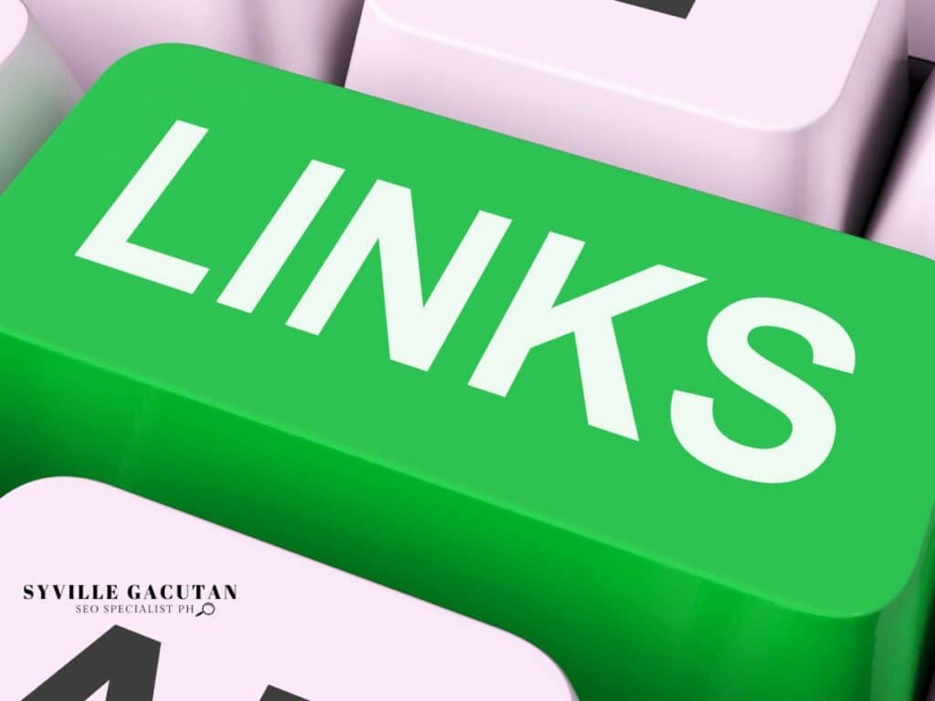 Green keyboard key labeled "LINKS" on white surface.