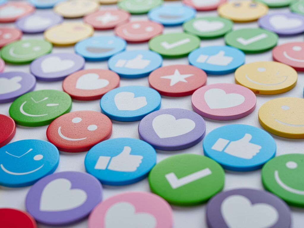 Social media promo icons.