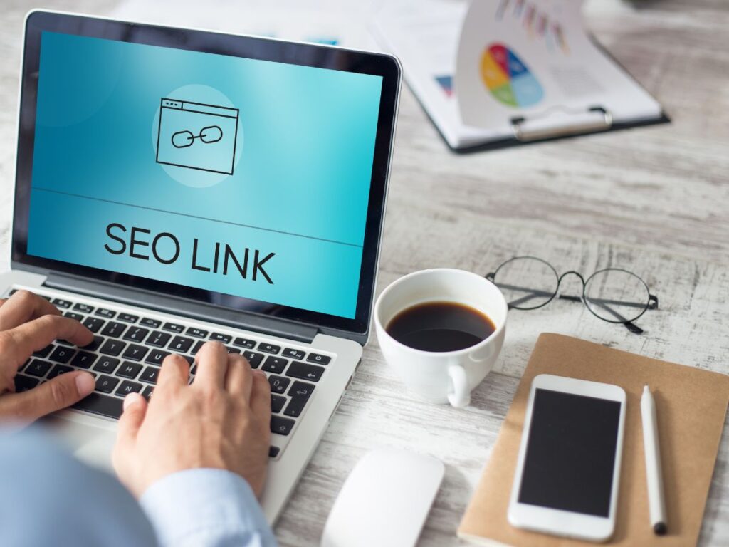 Laptop displaying an SEO link screen.