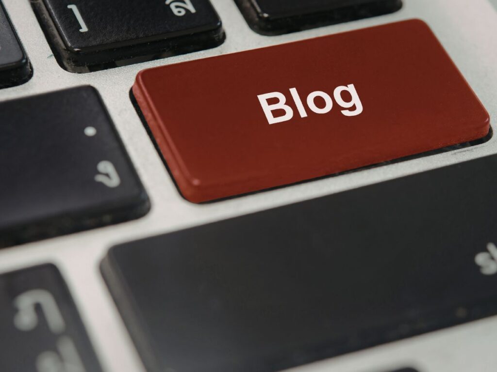 Red keyboard key labeled Blog